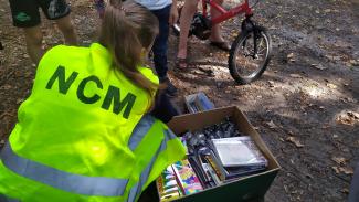 Volunteers distributing aid 